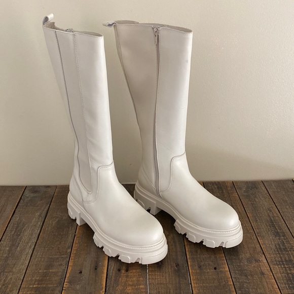 Steve Madden Shoes - NEW IN BOX Steve Madden Esma Boot